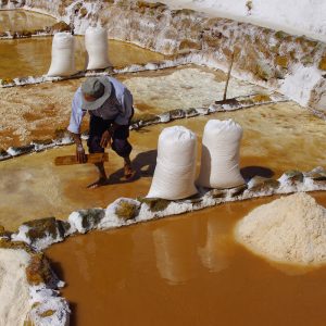 tour-maras-moray-y-salineras-extraccion-de-sal